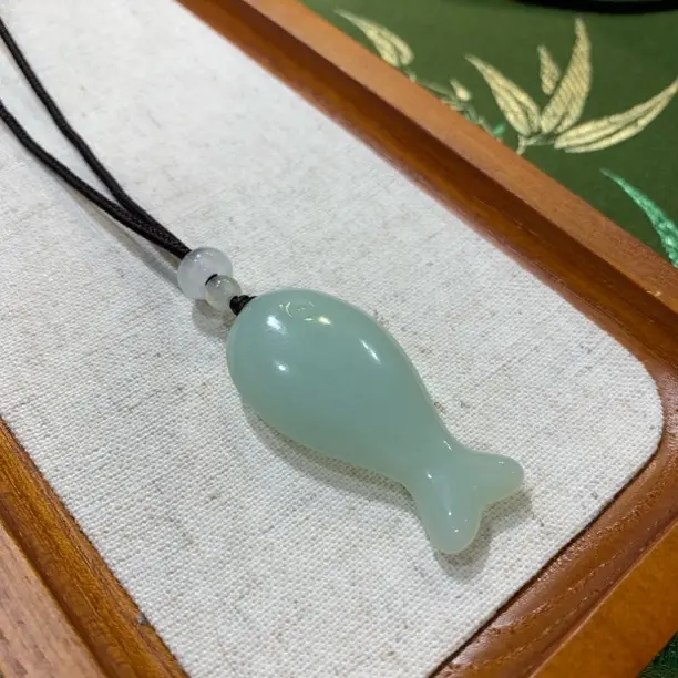 粉青【富贵有余】油润细腻手工鱼吊坠天然玉石岫玉(多样性发一个)