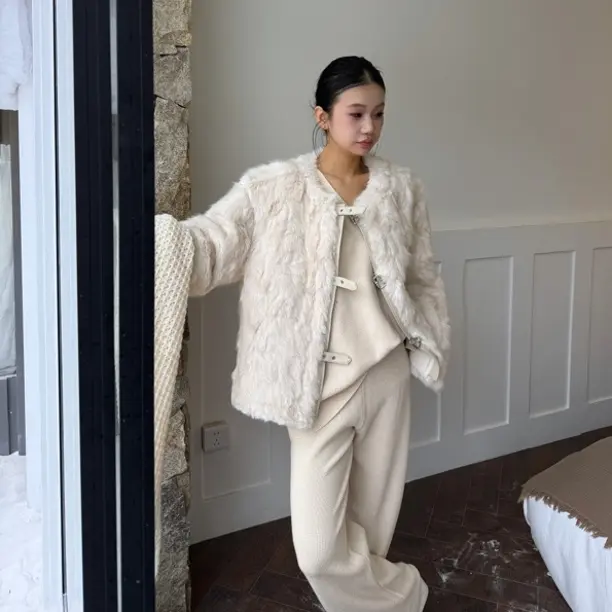 8890设计师皮毛一体 轻奢重工毛毛外套