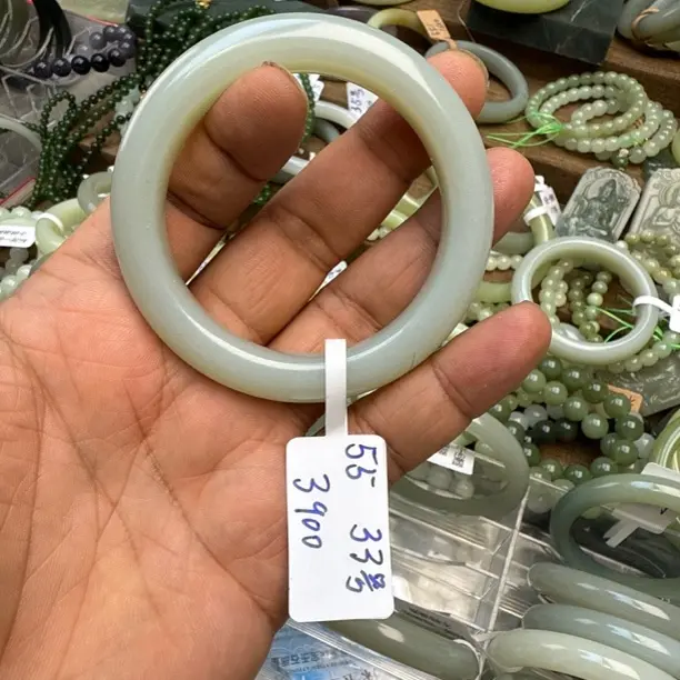 百搭国风玉石镯子