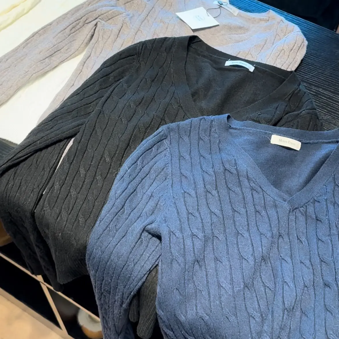 简约百搭麻花V领针织毛衣秋冬修身打底上衣