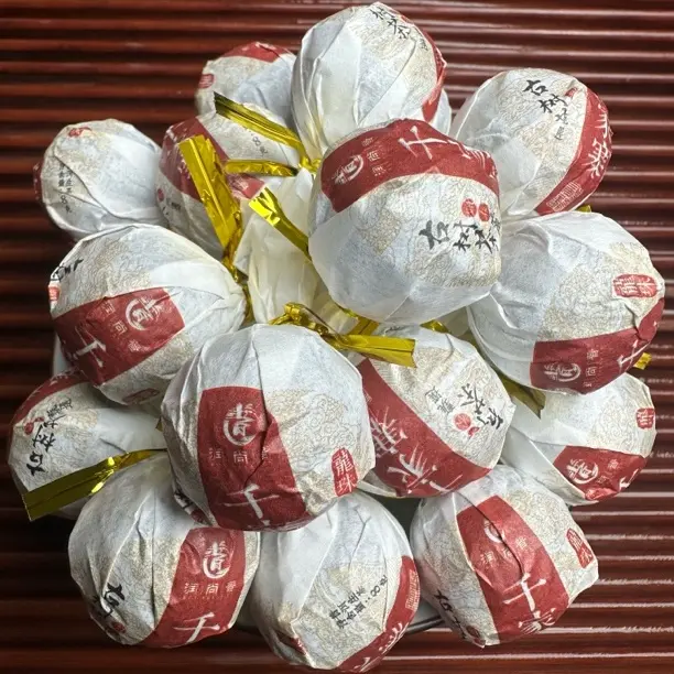 挑采千家寨古树春茶普洱生茶龙珠