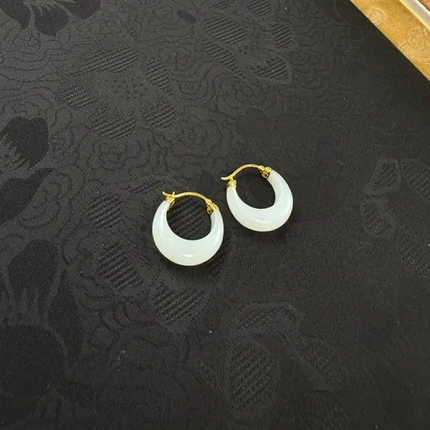爆款白玉牛角包耳环