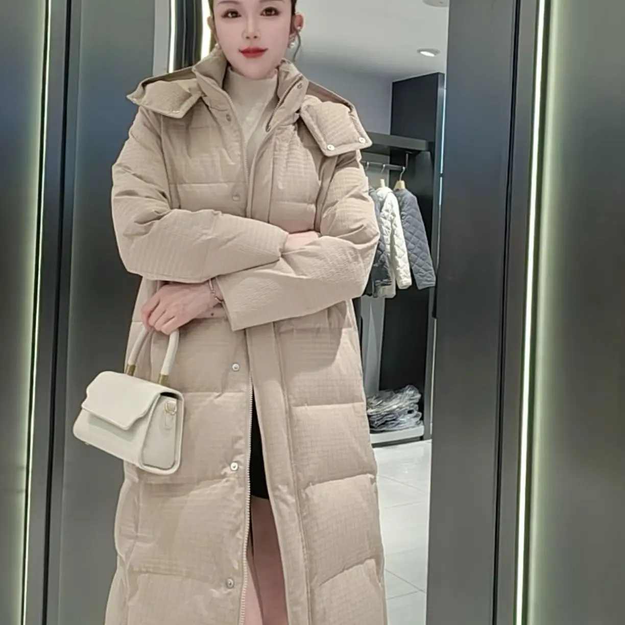 冬季新款显瘦连帽羽绒服