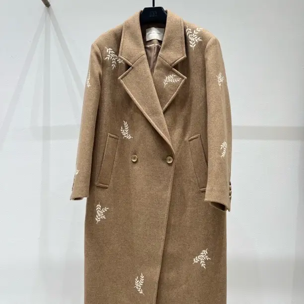 廓形刺绣长款外套