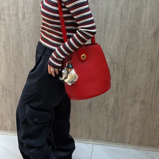 95新 LouisVuitton/路易威登 lv复古红色水波纹金扣水桶包斜挎单