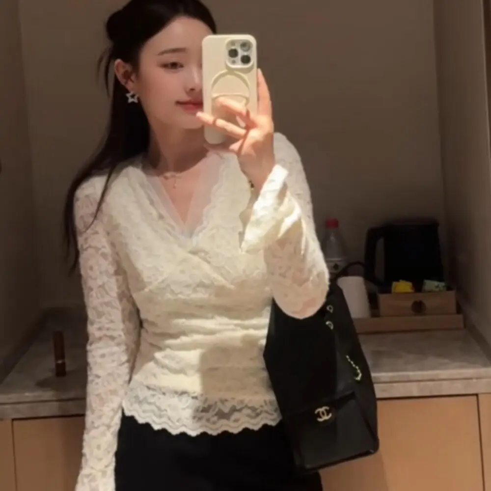 【张开心】私藏浪漫～法式温柔蕾丝拼接V领加绒长袖打底衫