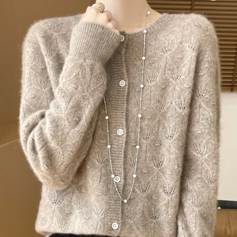 圆领镂空纯羊毛针织开衫女秋冬新款宽松显瘦长袖勾花提花毛衣外套