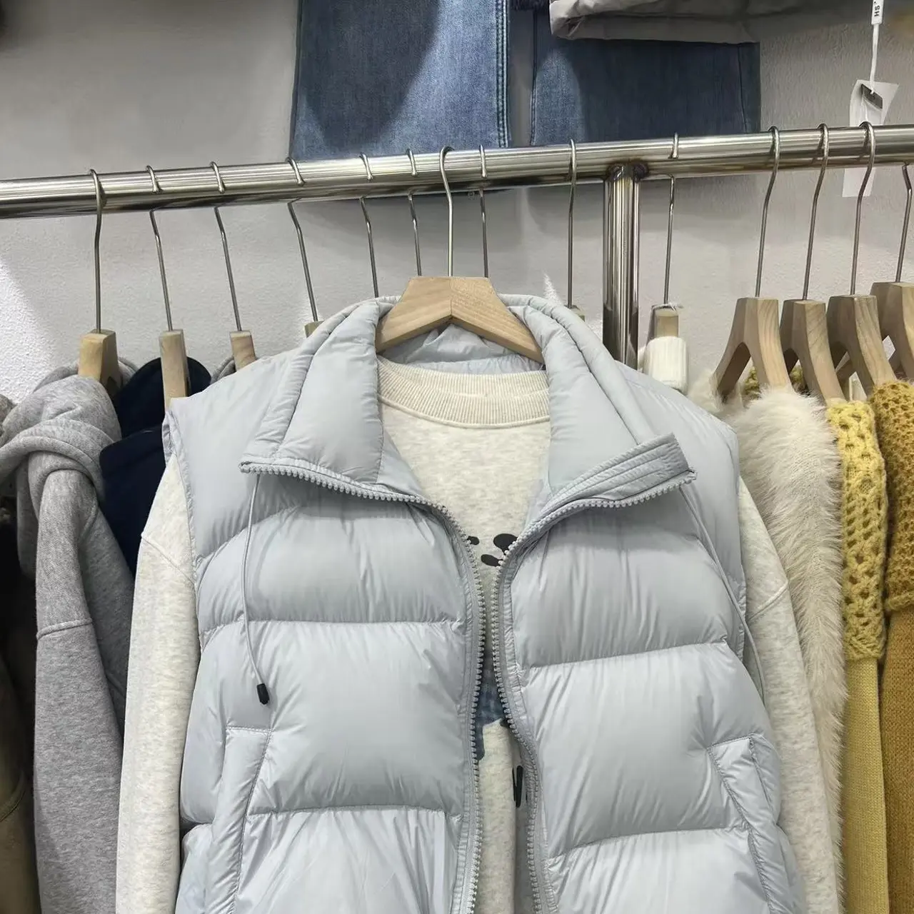 吊绳款泡芙面料白鸭绒女时尚百搭立领短款马夹冬季新款