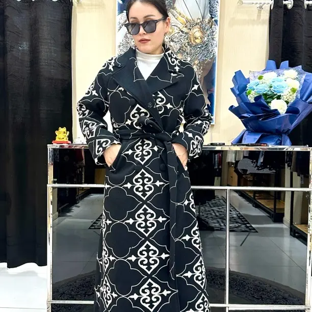 秋冬时尚亮闪小众轻奢重工刺绣粗花呢大衣