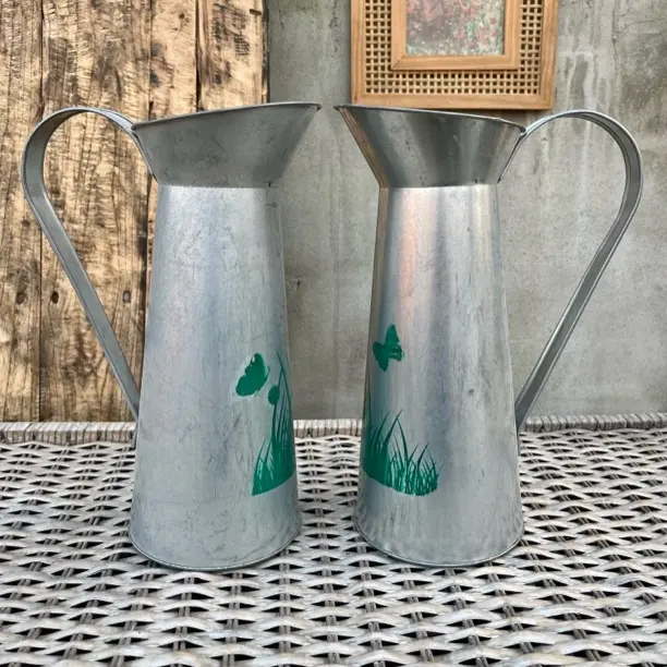 干花桶装饰品会漏水。   发两个