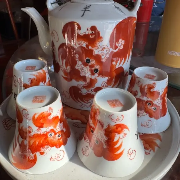 仿古手绘矾红太师少保马蹄杯工艺摆件