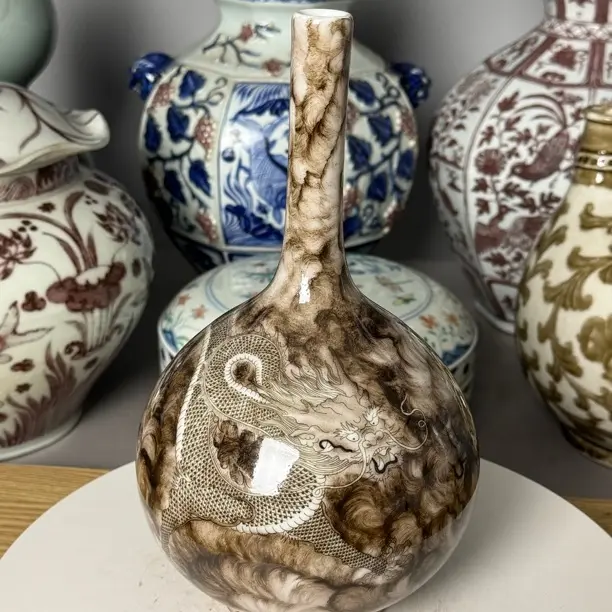 龙纹长颈瓶！漂亮！