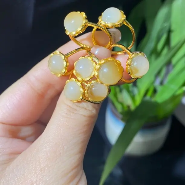 「橦芯珠宝2号店」和田玉花朵蛋面糖玉戒指开口戒拍1发1多样性发货