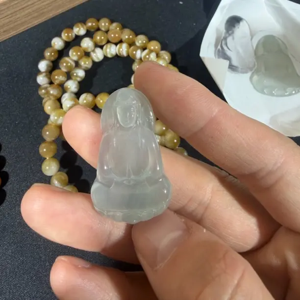 天然A货缅甸翡翠素衣观音吊坠(瘦)