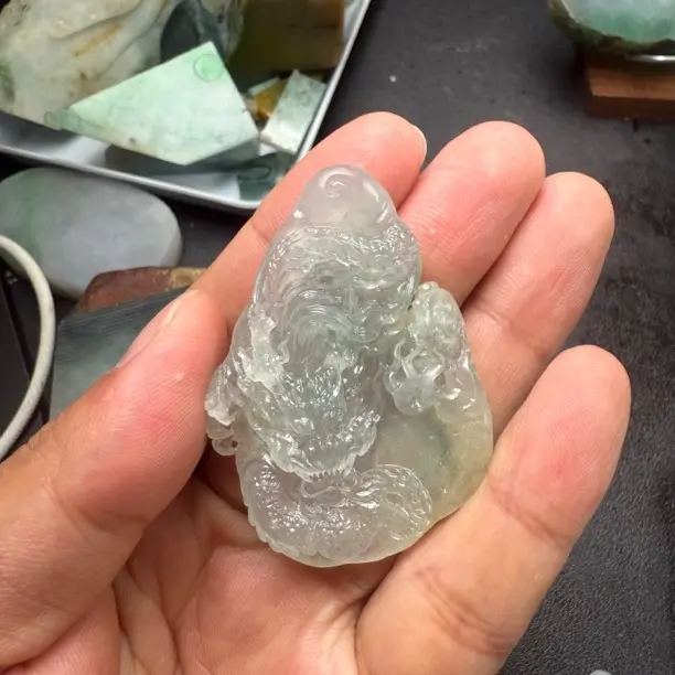 天然翡翠冰透龙牌古精雕时尚俏色