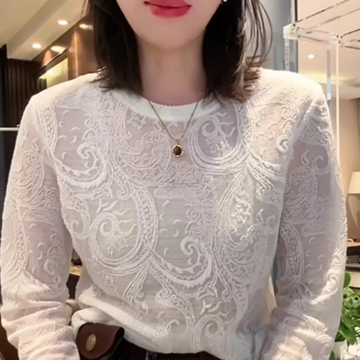 早秋新款蕾丝刺绣提花镂空长袖T恤女圆领修身显瘦设计感洋气上衣