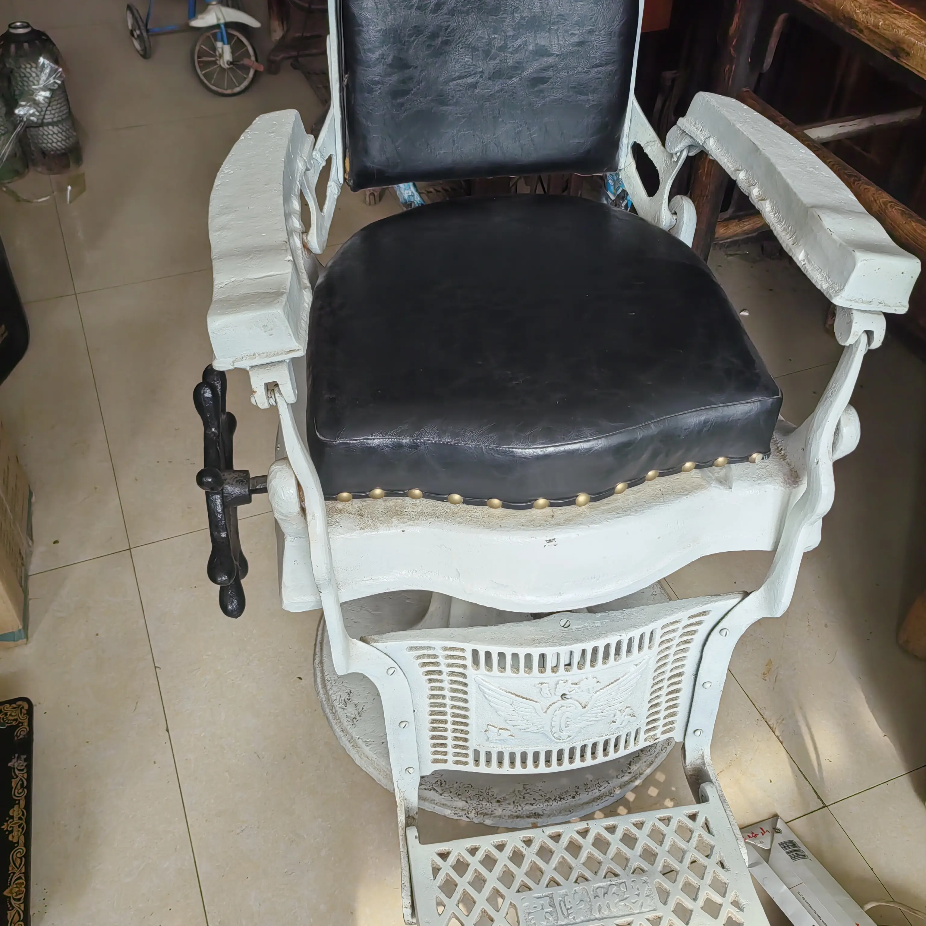 老式铸铁理发椅子复古美发椅可放倒剃头刮脸椅修面凳子民俗老物