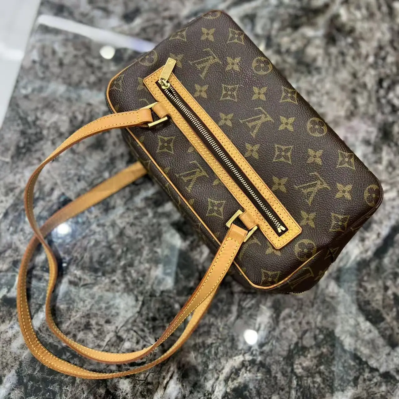 95新 LouisVuitton/路易威登 95新 开口笑盒子包A1281