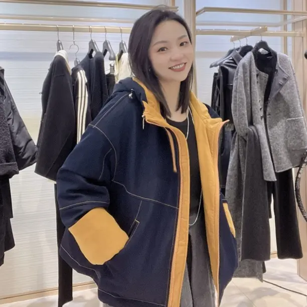长袖冬季连帽常规袖女拼色短外套白鸭绒运动风衣拼接