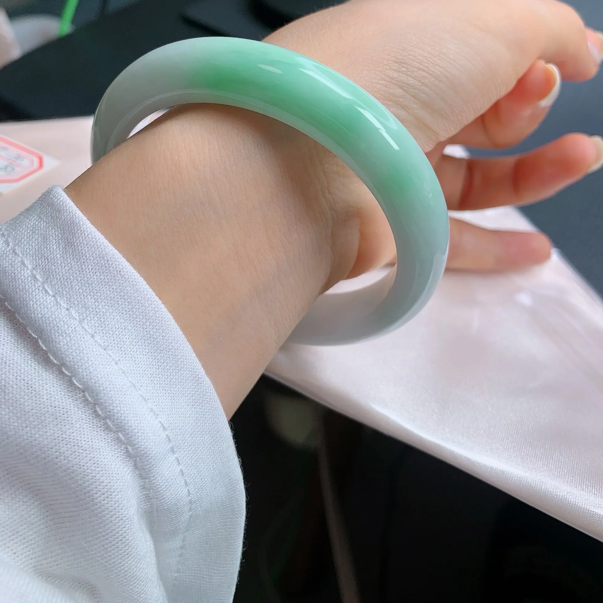 缅甸天然A货翡翠58圈口白底青飘绿手镯