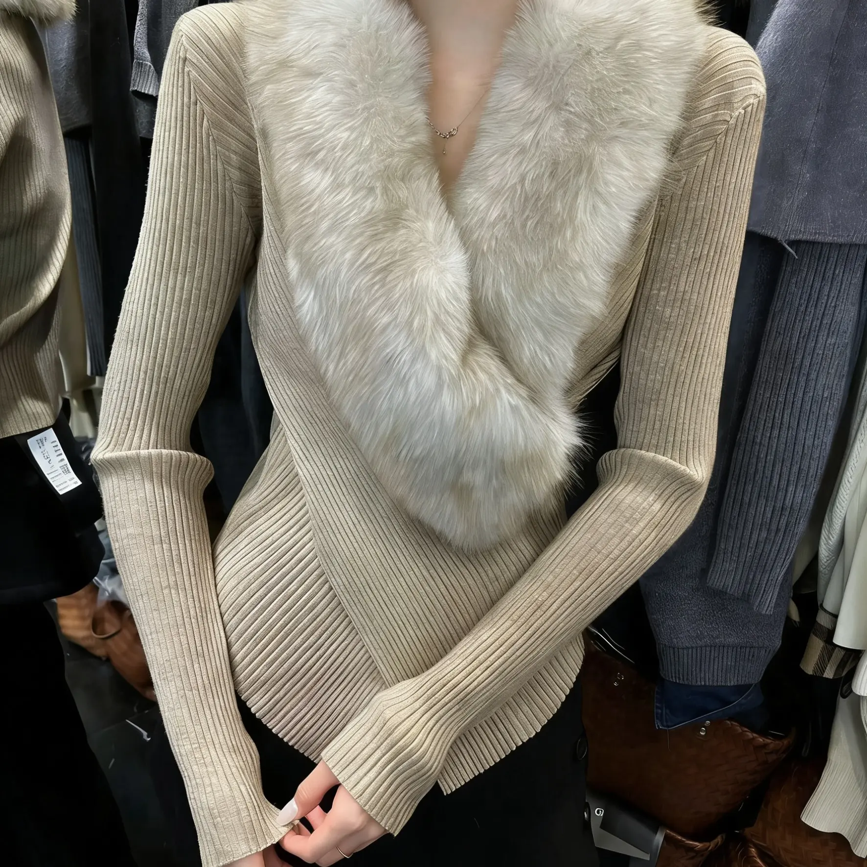 赫本韩系高级感针织交叉不规则毛衣上衣配可拆卸环保毛领