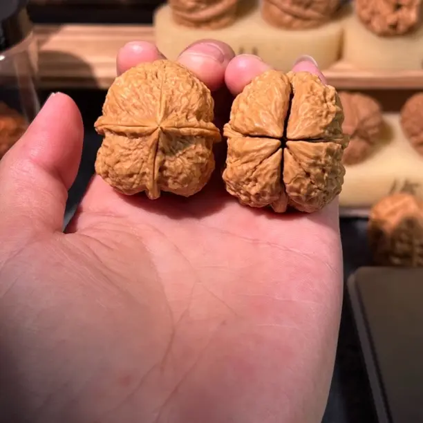 文玩铁核桃伪四棱极品对42+
