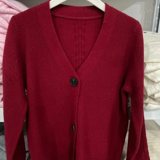 秋冬v领开衫红色3个扣