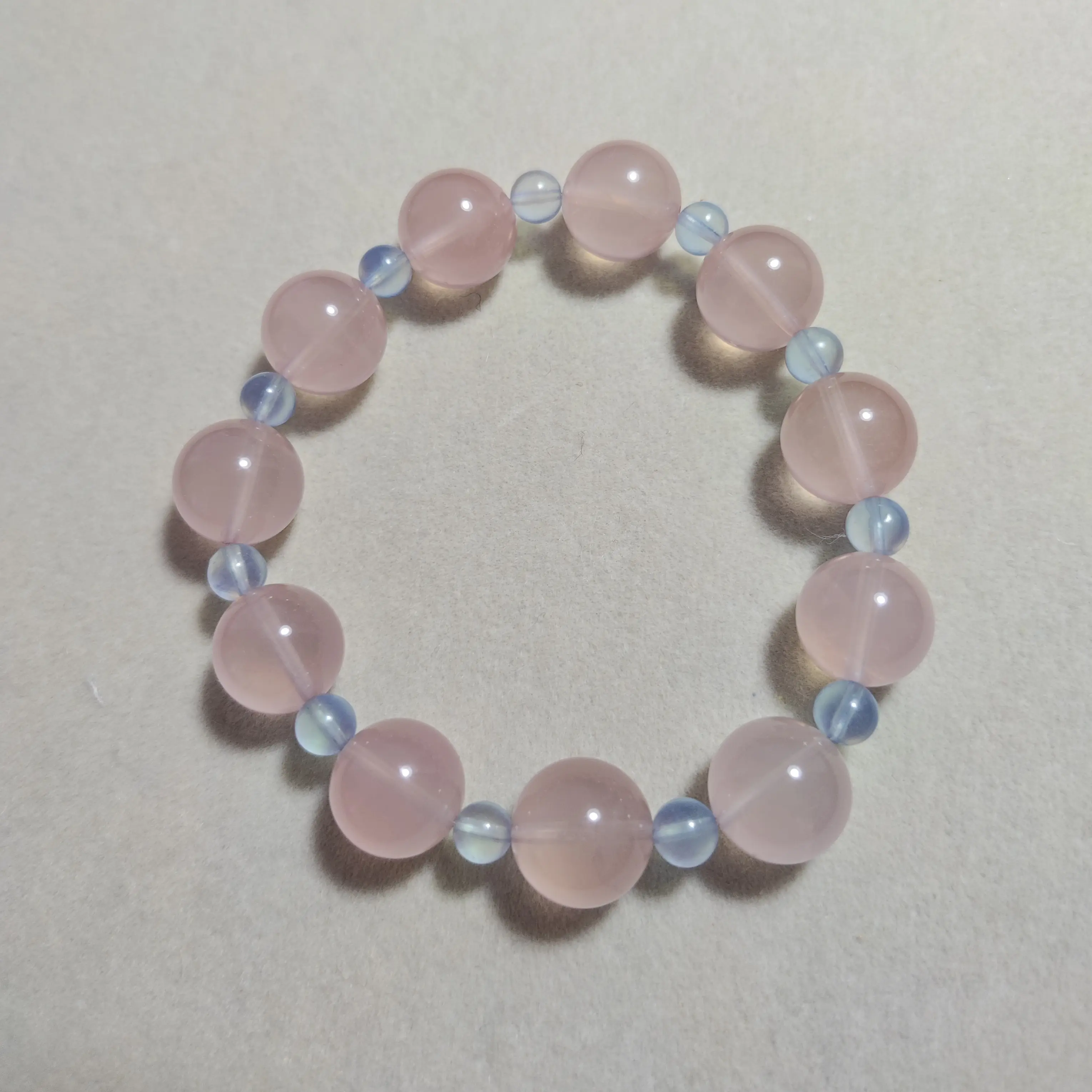 天然水晶马粉水晶  海蓝宝手串彰显个性魅力