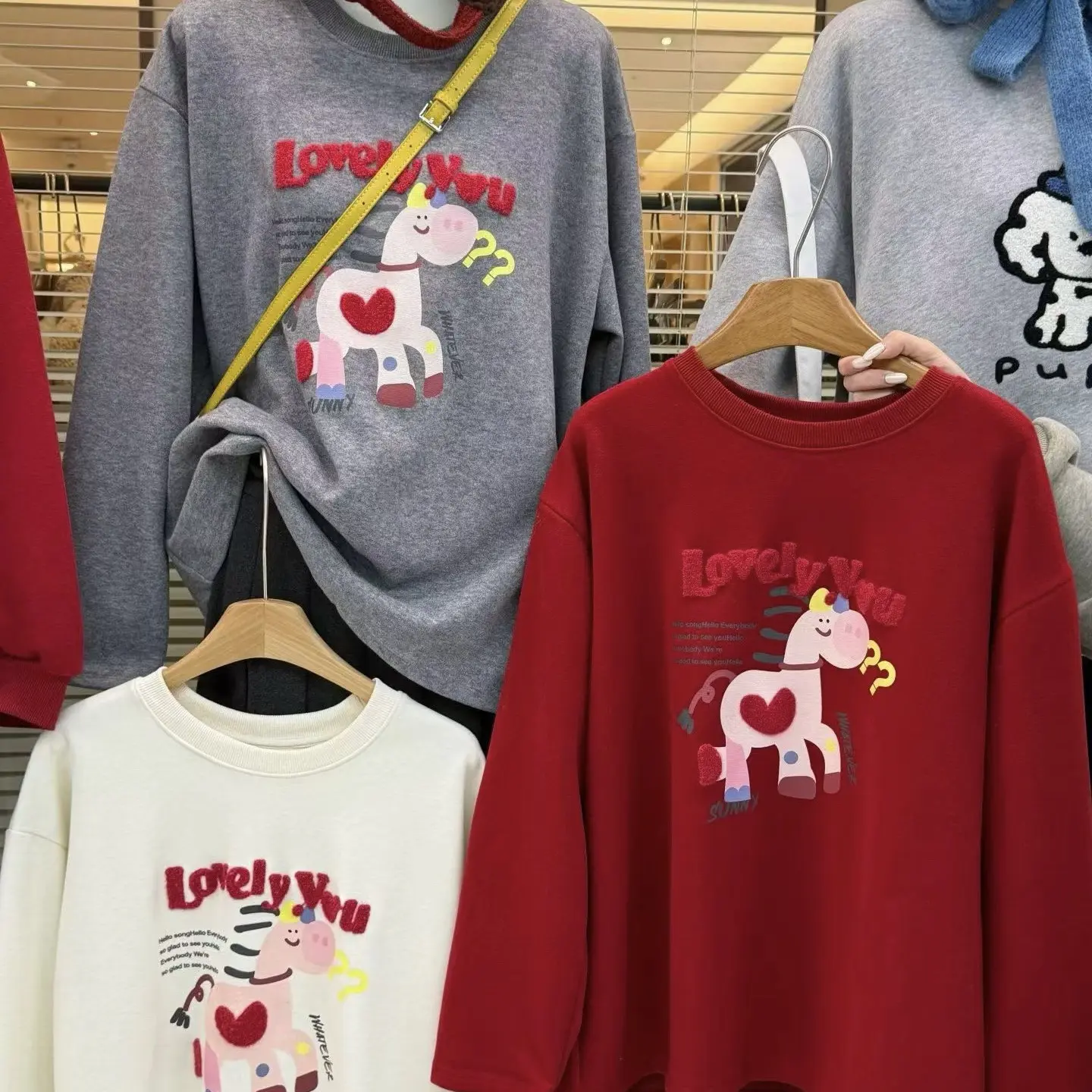 重工刺绣小马 新款加厚 韩版百搭上衣卫衣T恤