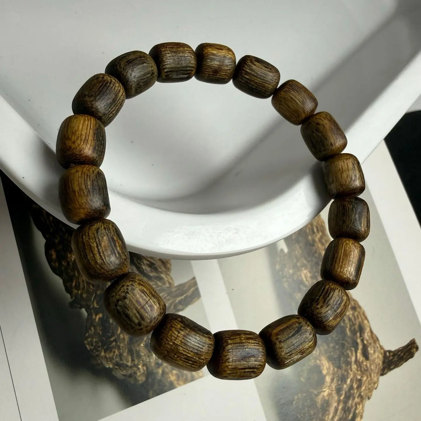 沉香【终身保真】天然尖峰岭鹦哥绿棋楠手串桶珠随形11+