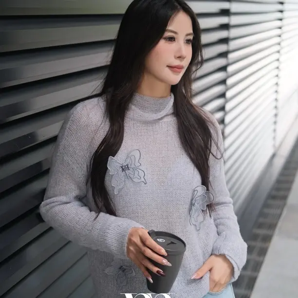 mithworld / 沵媞 蝴蝶脉络清透毛绒针织衫