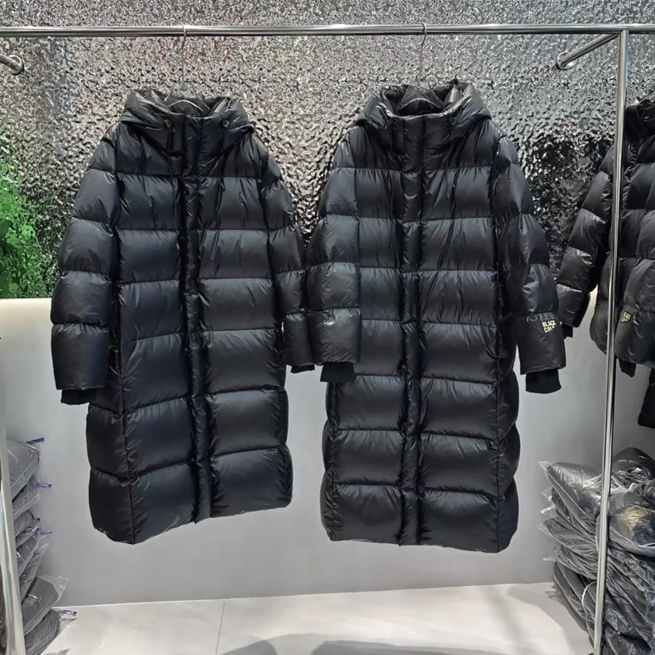 【晓彤精选】黑金八格女长款过膝情侣羽绒服男女百搭加厚升级版外套