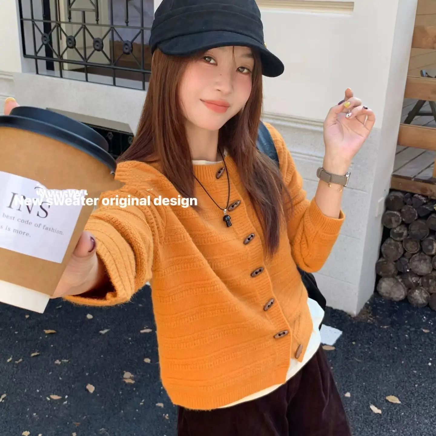1372#复古木质猪鼻扣特色提花开衫外套