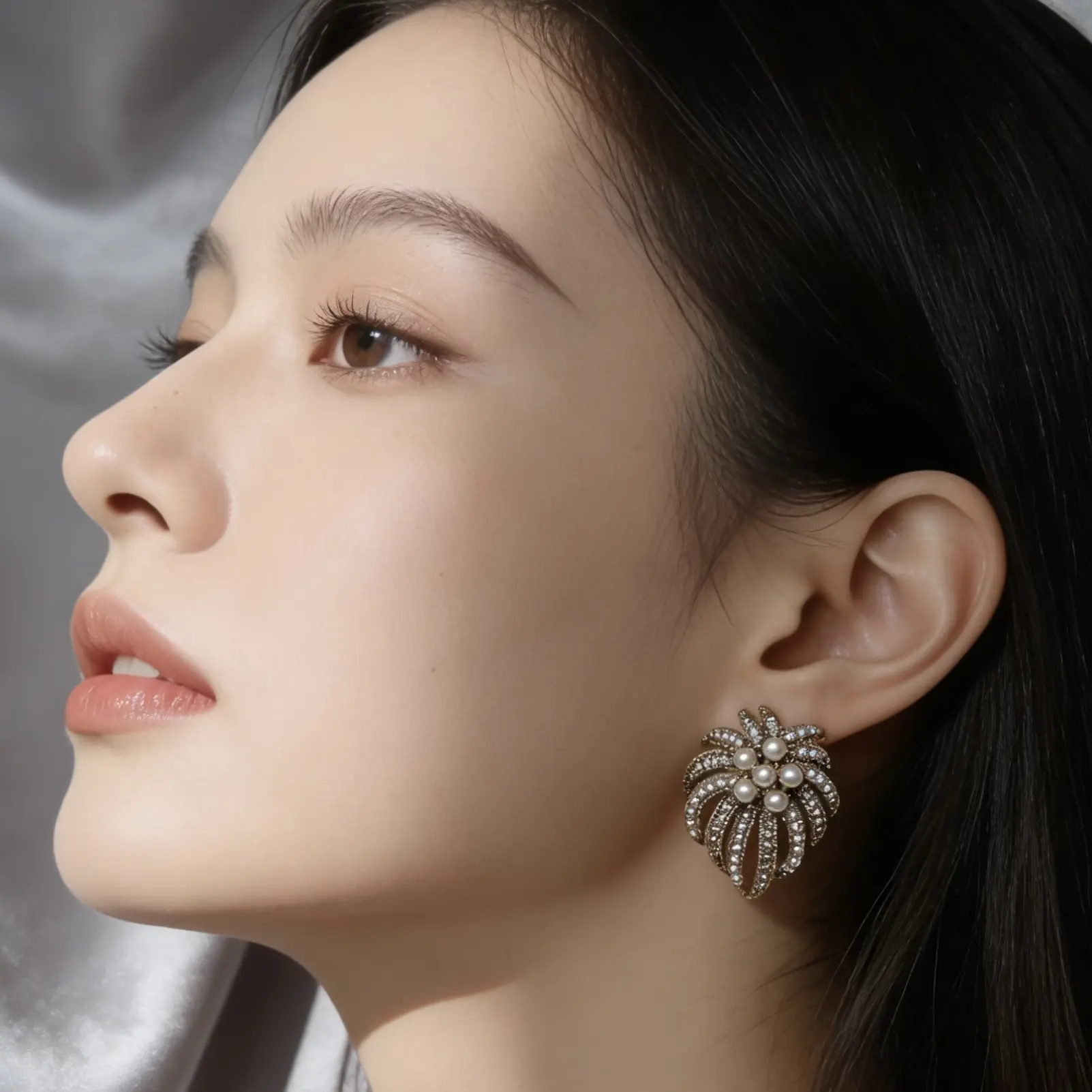 铜合金仿珍珠耳饰 复古个性水钻耳钉女高级感小众设计气质百搭