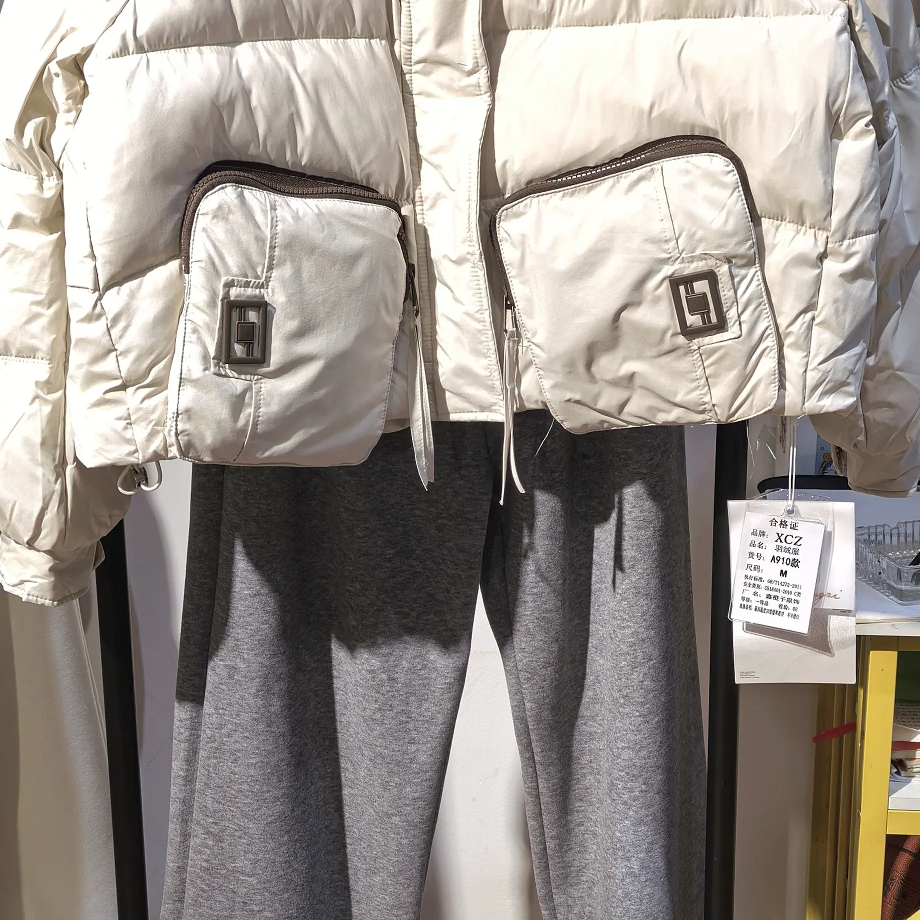 冬季新款时尚韩版连帽女白鸭绒保暖加厚短款小个子拼接撞色外套