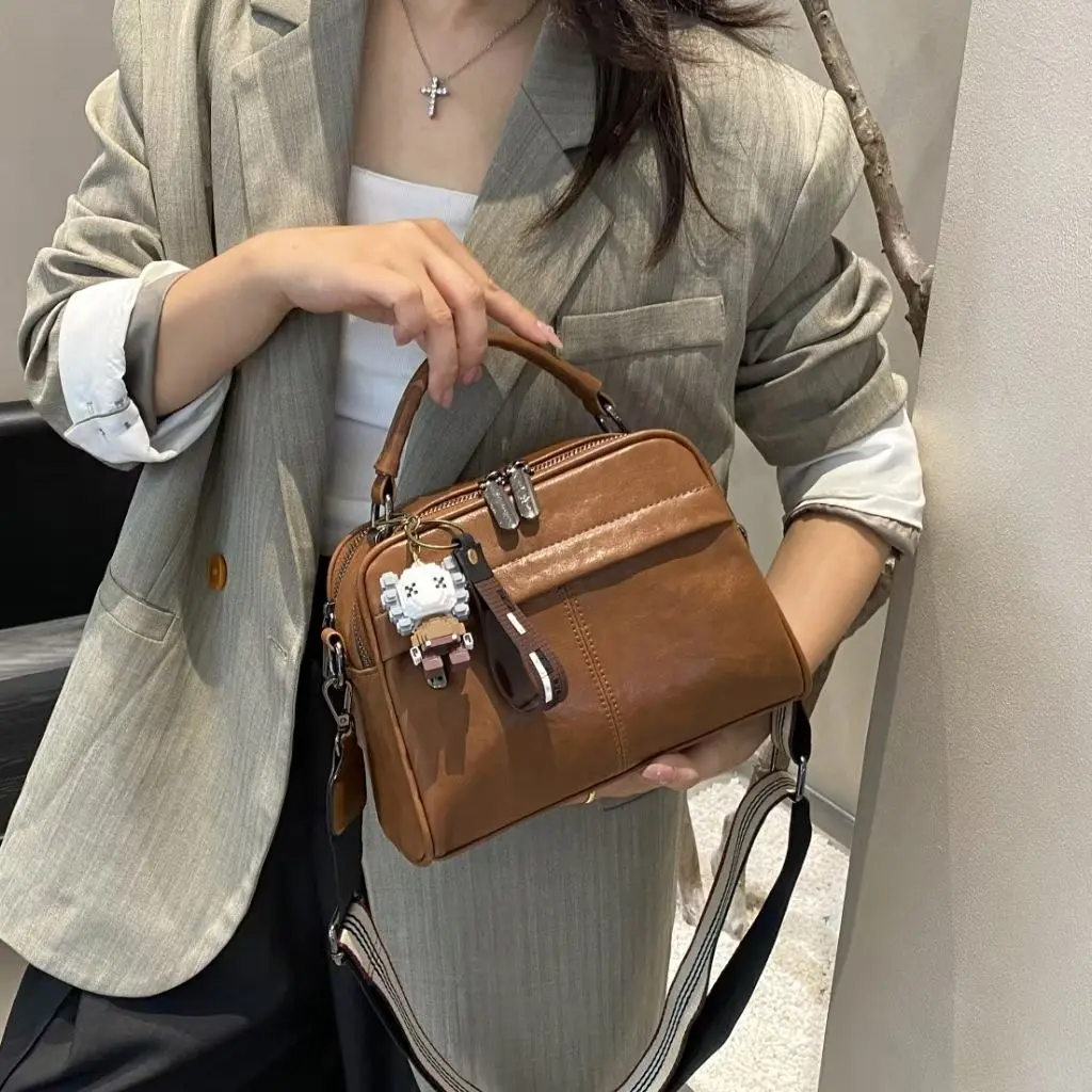 新款休闲波士顿包真皮复古斜挎女包气质百搭单肩高级感通勤包包