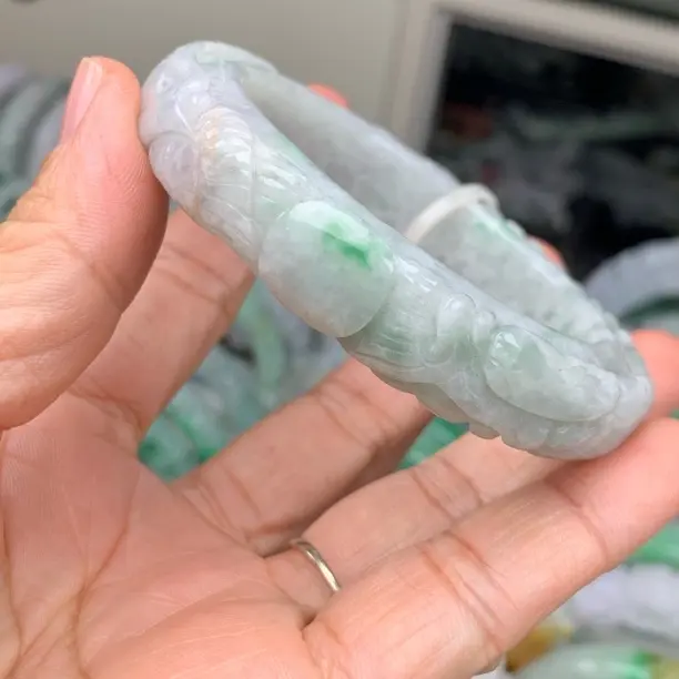 翡翠A货雕花手镯 龙凤呈祥 尺寸55.8-12.6.-10