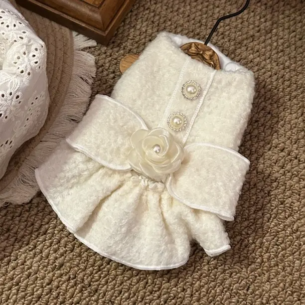 米白色毛呢超大蝴蝶结氛围感马甲狗狗衣服马尔济斯西施约克夏