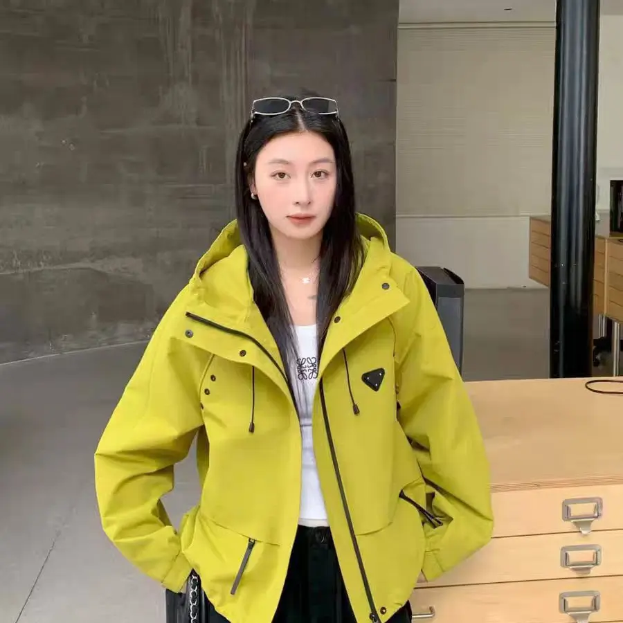 秋季洋气防风INS风短款短外套连帽女秋装防水女孩