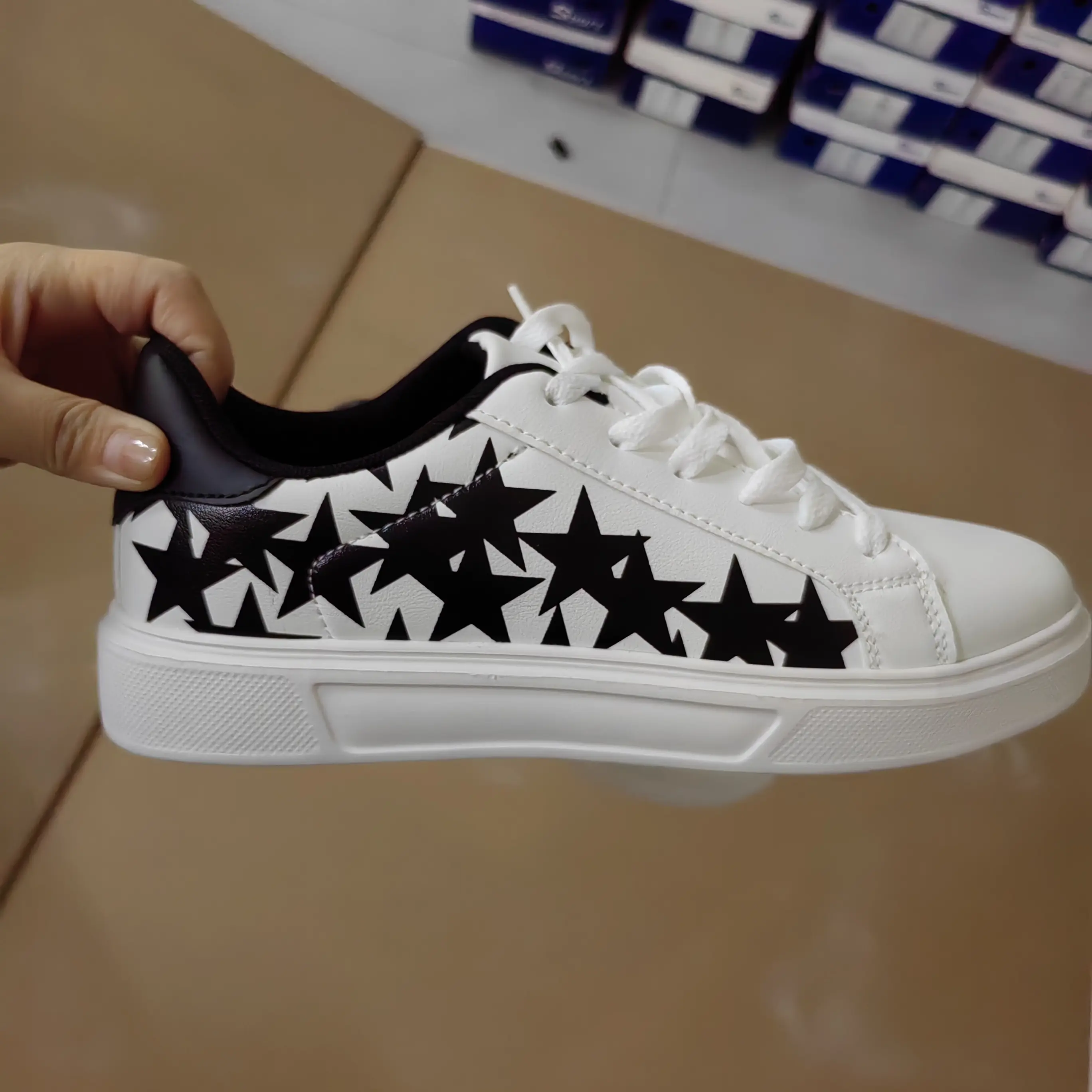 男女学生低帮鸳鸯情侣板鞋时尚休闲运动舒适漆皮素面拼色小白鞋