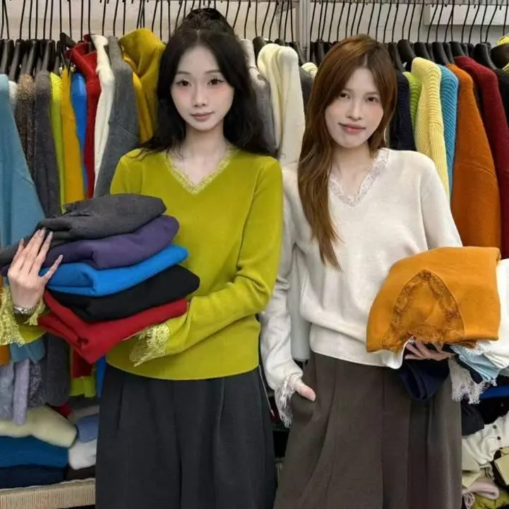 秋冬新款V领蕾丝拼接针织衫女法式纯欲风打底上衣
