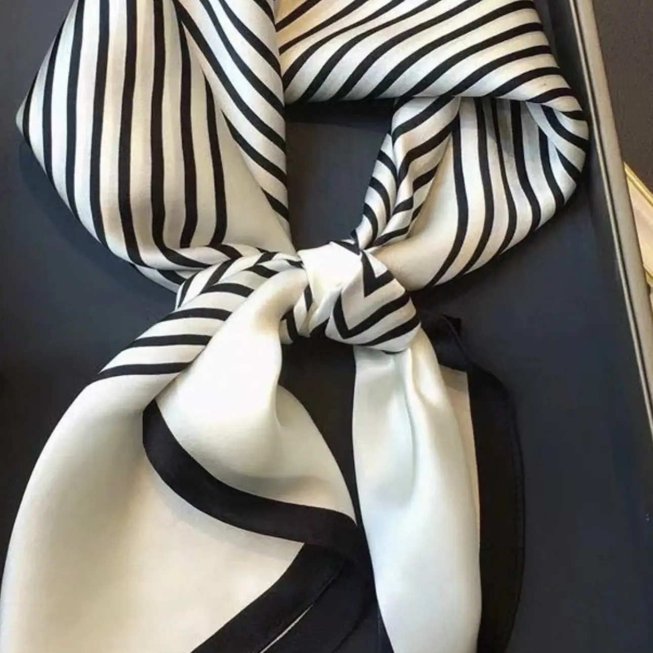 新款新丝缎方巾女防晒百搭气质洋气时尚