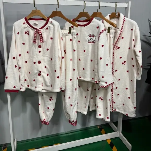 女士牛奶绒爱心满印睡衣套装（不退换)