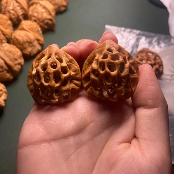 文玩核桃白狮子玲珑球35小手捻