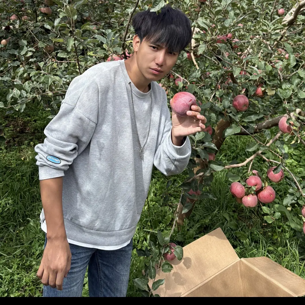 盐源红富士冰糖心苹果脆甜多汁新鲜包邮，现摘现发。