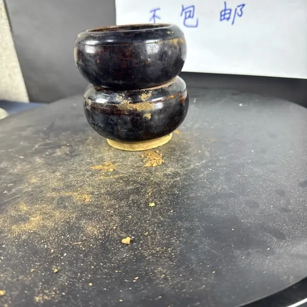 漂亮的小瓷罐素色