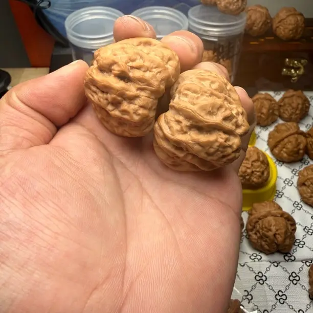 蛤蟆头文玩核桃把件老树开背有腿有眼手捻大尺寸文玩手持