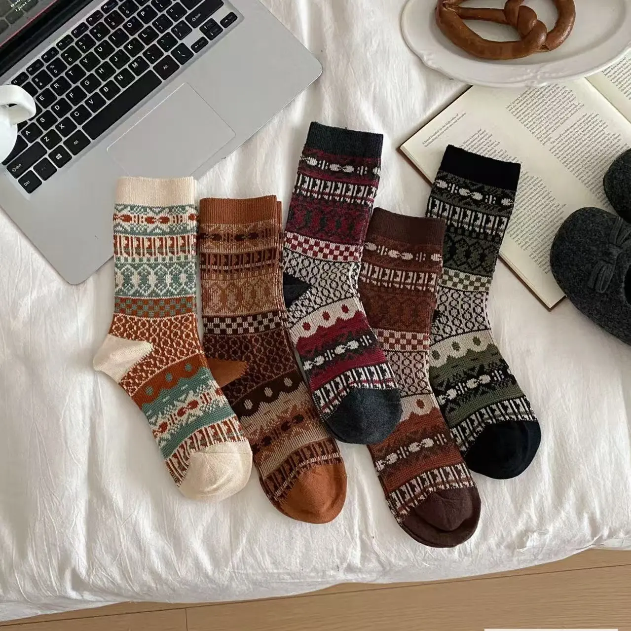 复古民族风女士秋冬中筒袜文艺潮流时尚百搭