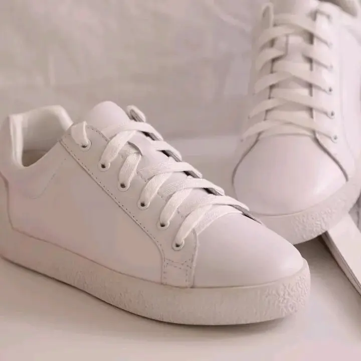 纯色休闲板鞋时尚运动鞋平底板鞋运动鞋