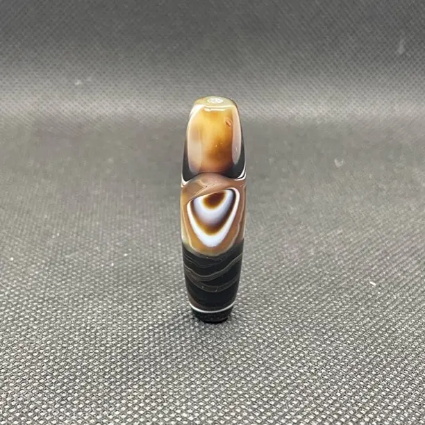 天然玛瑙，天珠带眼，直径12.6mm对孔45.2mm